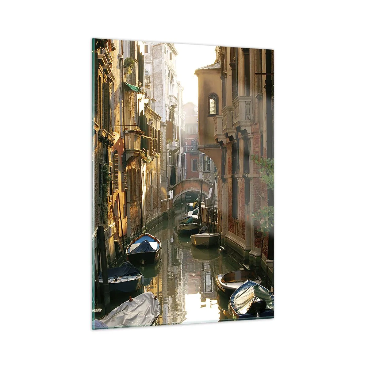 Impression sur verre - Image sur verre - Un canal vénitien avec des bateaux entourés de maisons historiques - 50x70cm - Dans une ruelle vénitienne - Décoration murale moderne pour le salon et la chambre ARTTOR