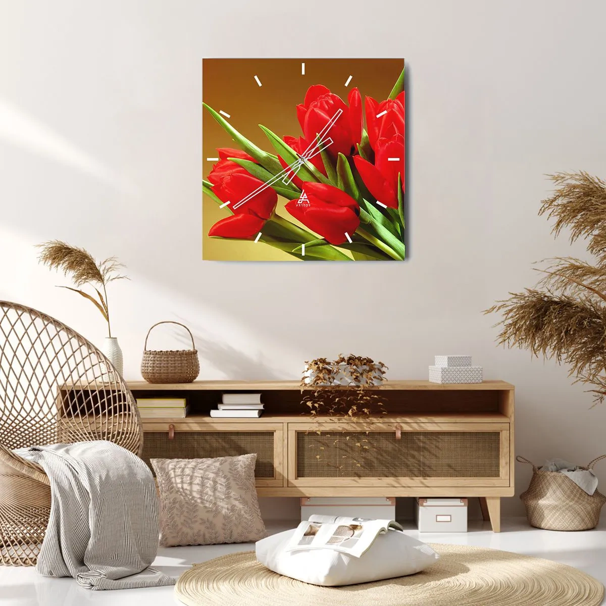 Horloge murale - Pendule murale - Un bouquet de tulipes rouges sur fond doré avec des feuilles vertes. - 30x30cm - Amas de joie printanière - Décoration murale moderne pour le salon et la chambre ARTTOR