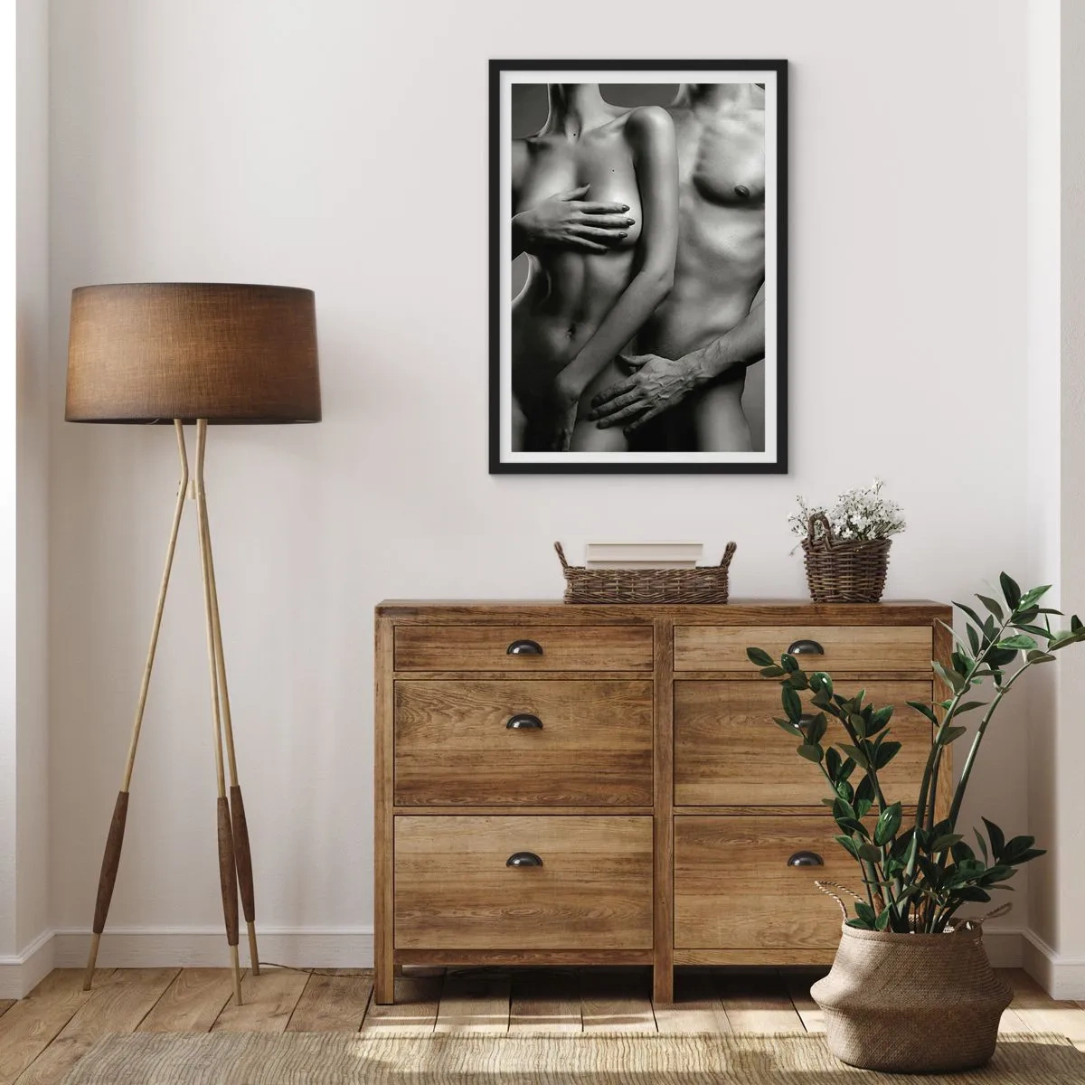 Affiche dans un cadre noir - Poster - Nu artistique d'une femme et d'un homme en noir et blanc - 50x70cm - Adam et Eve - Décoration murale moderne pour le salon et la chambre ARTTOR