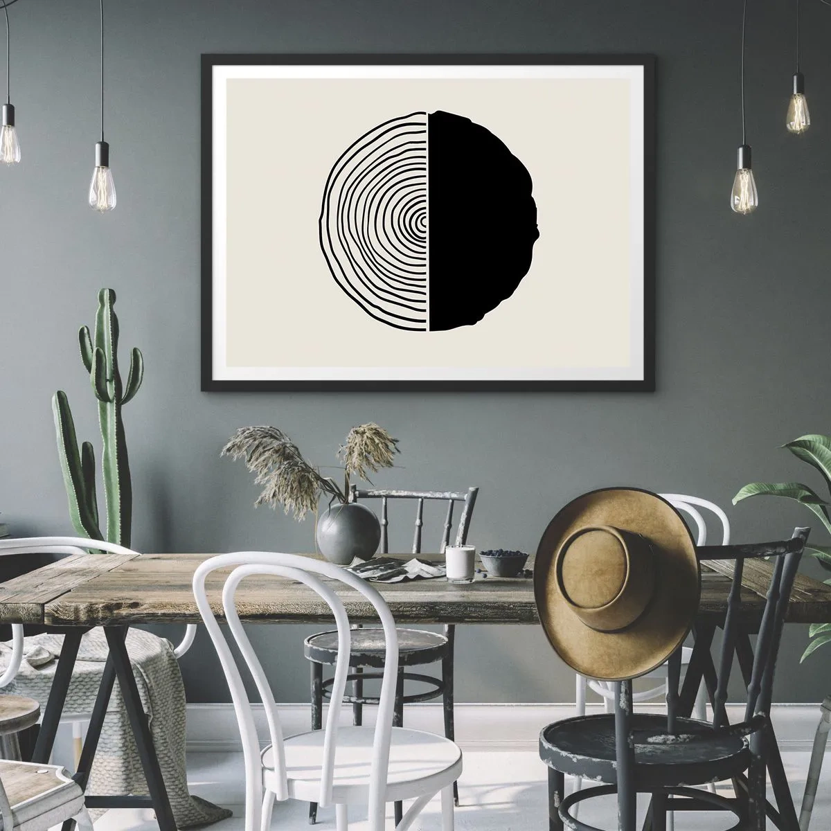 Affiche dans un cadre noir - Poster - Un motif abstrait en noir et blanc inspiré d'une coupe transversale de bois avec une division géométrique. - 70x50cm - Moitié-moitié - Décoration murale moderne pour le salon et la chambre ARTTOR