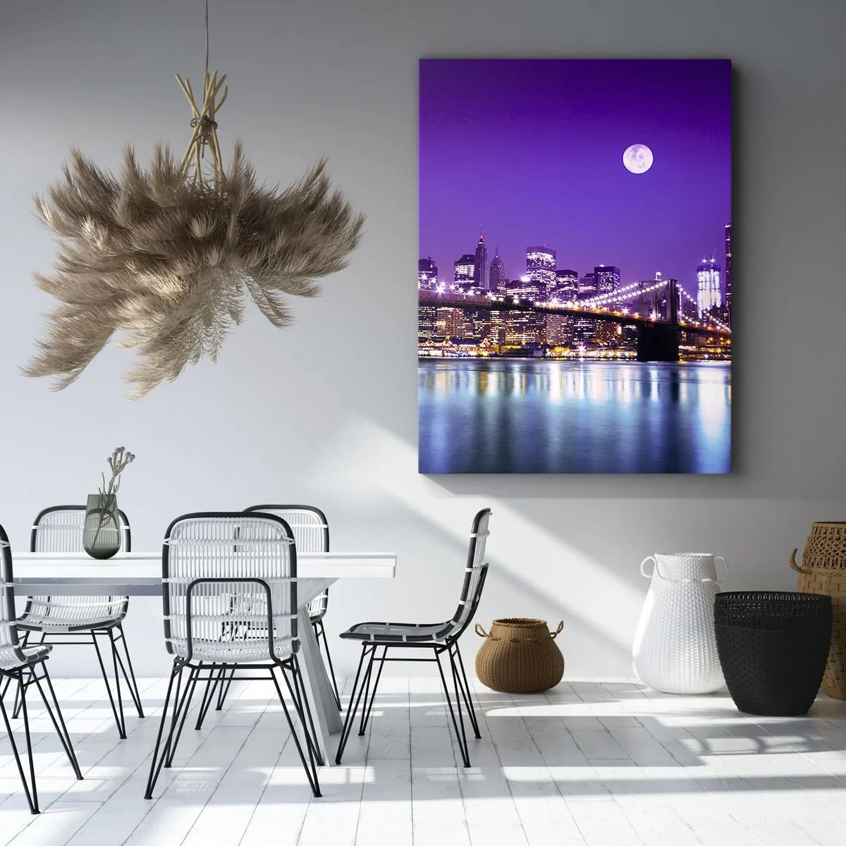 Impression sur toile - Image sur toile - Pont de Brooklyn la nuit avec la ville illuminée et la pleine lune - 80x120cm - Lumières de grande ville en violet - Décoration murale moderne pour le salon et la chambre ARTTOR