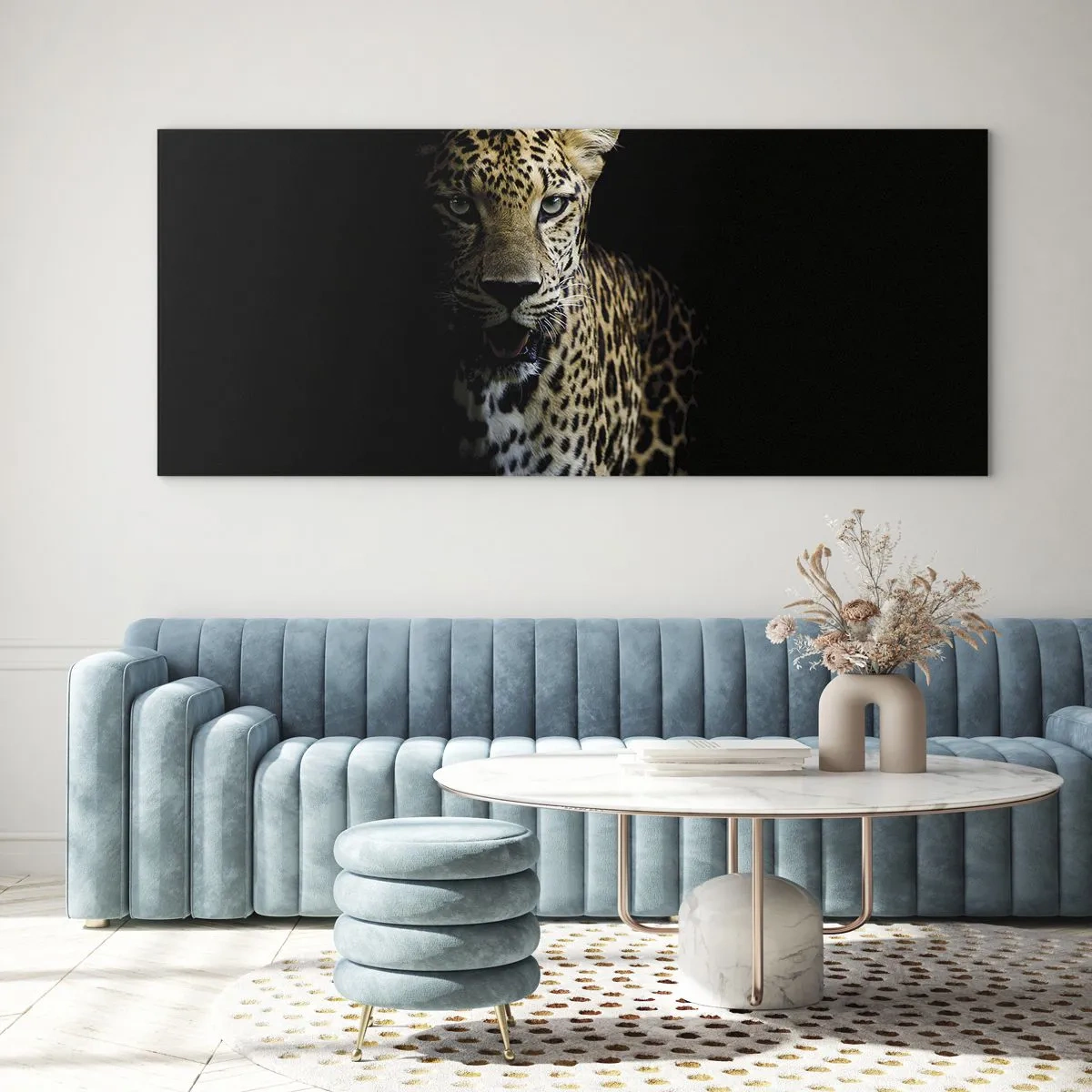 Impression sur verre - Image sur verre - Un léopard sur fond sombre avec un regard intense - 120x50cm - Beauté sombre - Décoration murale moderne pour le salon et la chambre ARTTOR