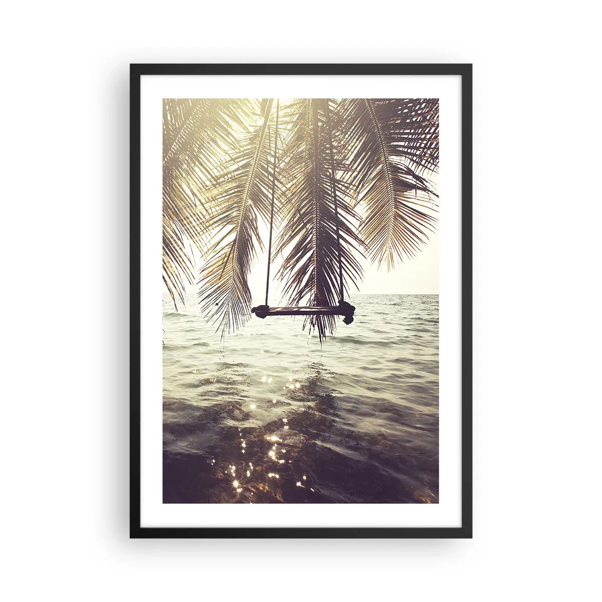 Affiche dans un cadre noir - Poster - Une balançoire sous les palmiers au bord de la mer calme - 50x70cm - Vous pouvez vous balancer dans les nuages