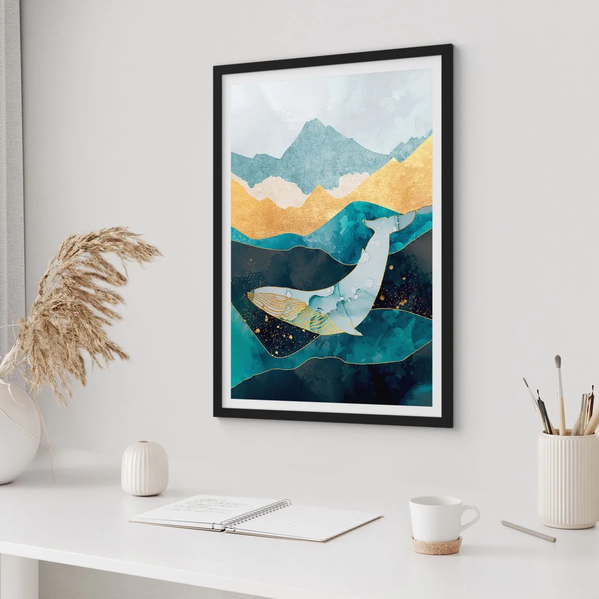 Affiche dans un cadre noir - Poster - Une baleine abstraite flottant parmi des vagues dorées. - 50x70cm - La beauté fraîche du nord - Décoration murale moderne pour le salon et la chambre ARTTOR