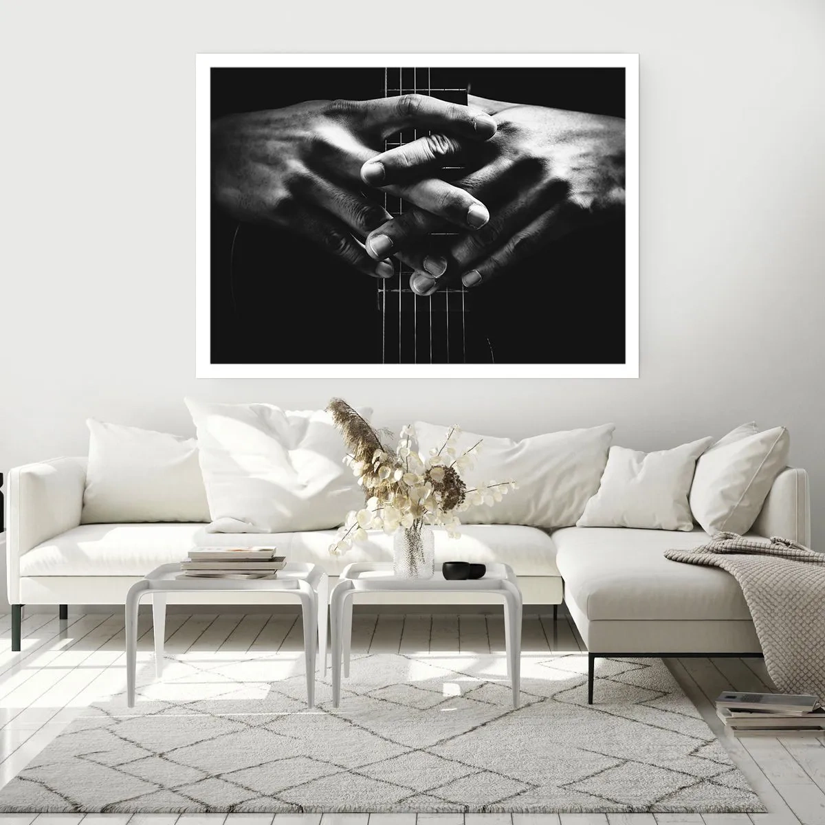 Affiche - Poster - Mains jointes sur une guitare dans un ton monochrome - 100x70cm - Prière d'artiste - Décoration murale moderne pour le salon et la chambre ARTTOR
