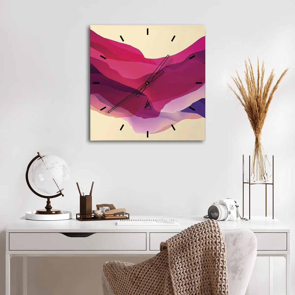 Horloge murale - Pendule murale - Vagues abstraites dans des tons violets et roses sur un fond clair - 30x30cm - Vagues pourpre - Décoration murale moderne pour le salon et la chambre ARTTOR