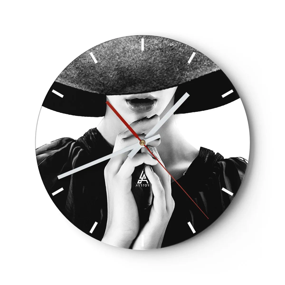 Horloge murale - Pendule murale - Femme au chapeau dans le style de la photographie d'art - 30x30cm - Beauté cachée - Décoration murale moderne pour le salon, la cuisine et la chambre ARTTOR