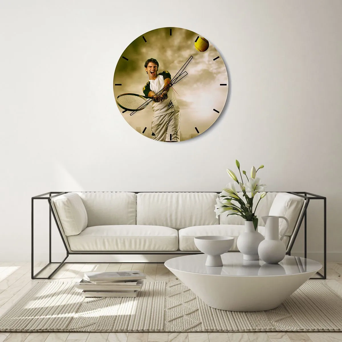 Horloge murale - Pendule murale - Un joueur de tennis frappe la balle contre un ciel doré - 30x30cm - Énergie et joie - Décoration murale moderne pour le salon, la cuisine et la chambre ARTTOR