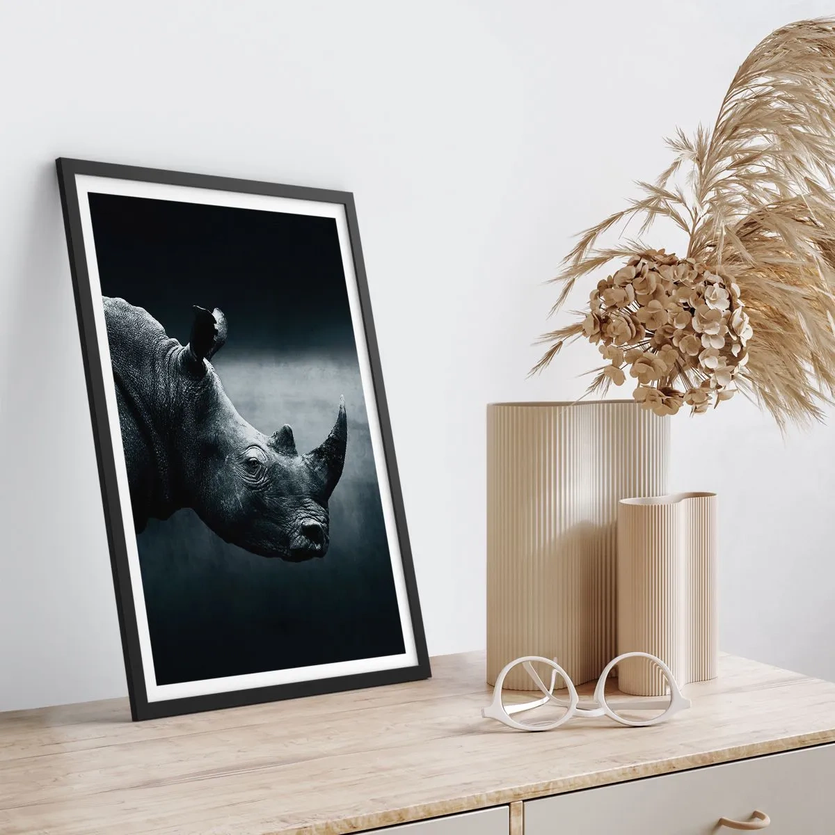 Affiche dans un cadre noir - Poster - Le profil droit - 70x100 cm