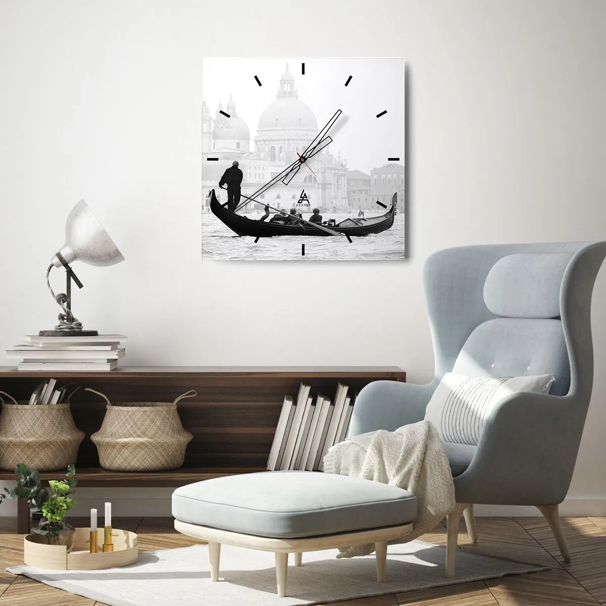 Horloge murale - Pendule murale - Une gondole avec la basilique en arrière-plan en noir et blanc - 30x30cm - Voyage aux sources de la beauté - Décoration murale moderne pour le salon et la chambre ARTTOR