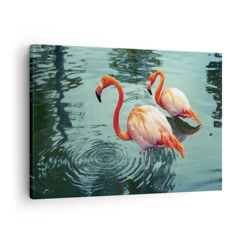 Impression sur toile - Image sur toile - Deux flamants roses dans l'eau calme reflétant leur environnement - 70x50cm - Nous sommes à la mode maintenant - Décoration murale moderne pour le salon et la chambre ARTTOR
