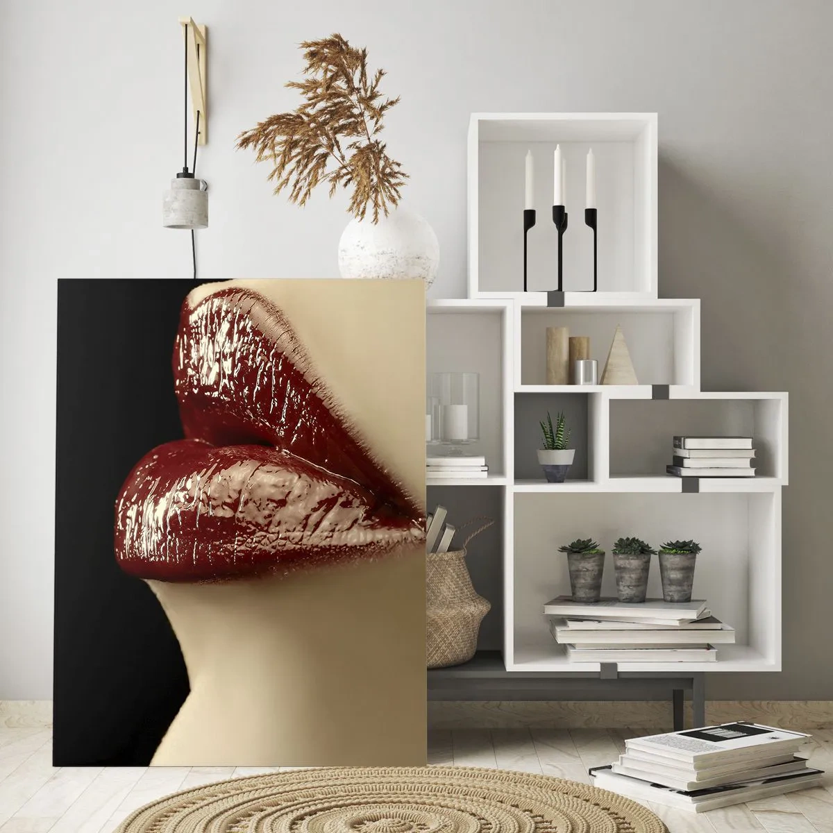 Impression sur verre - Image sur verre - Lèvres sensuelles avec du rouge à lèvres cramoisi sur fond sombre - 50x70cm - Sensualité et brillance du carmin - Décoration murale moderne pour le salon et la chambre ARTTOR