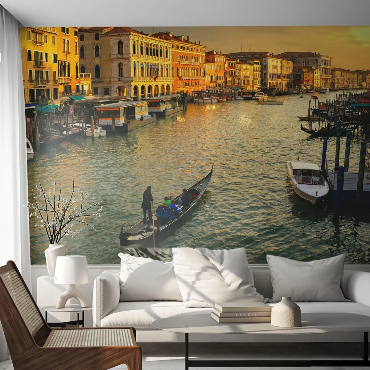Papier Peint Photo Premium Sand - Du côté ensoleillé de la rue - Ville, Venise, Italie - 400x280 cm