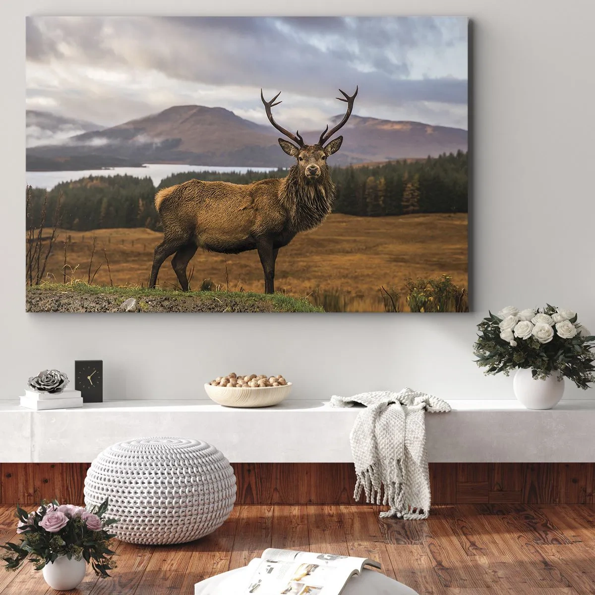 Impression sur toile - Image sur toile - Un cerf sur fond de paysage de montagne avec des lacs et des forêts - 70x50cm - Majesté de la nature - Décoration murale moderne pour le salon et la chambre ARTTOR