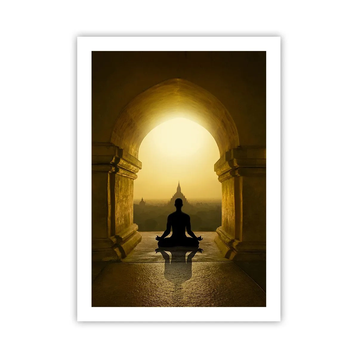 Affiche - Poster - Une figure méditant dans l'arche d'un temple sur fond de soleil levant - 50x70cm - Pleine harmonie - Décoration murale moderne pour le salon et la chambre ARTTOR