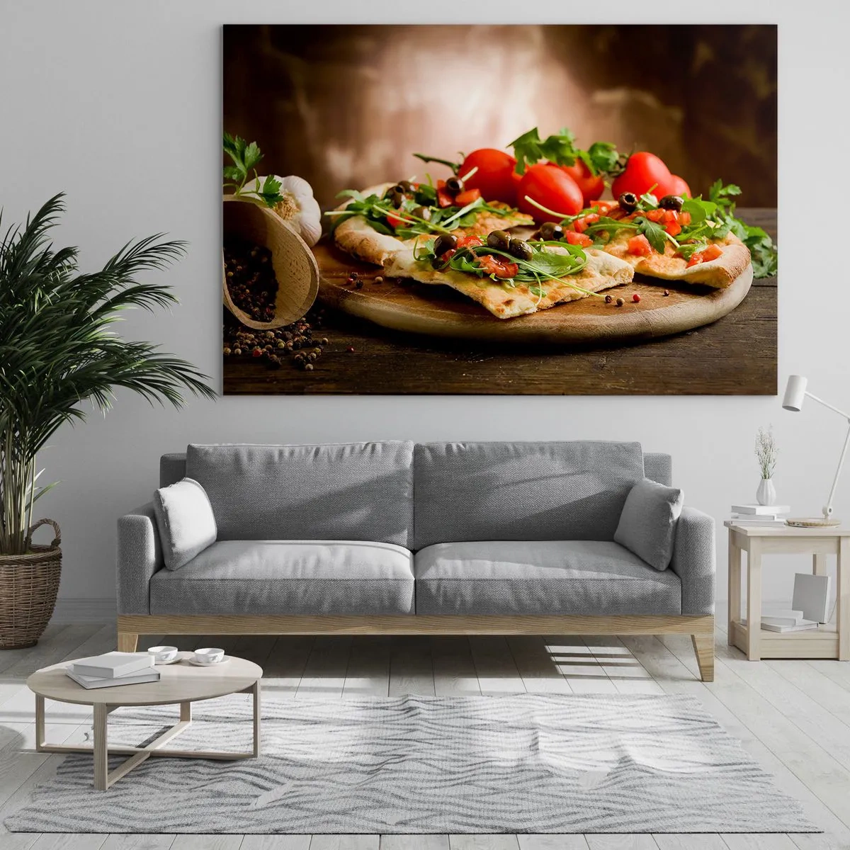 Impression sur verre - Image sur verre - Pizza sur une planche de bois avec roquette et tomates - 120x80cm - Directement du four et du jardin - Décoration murale moderne pour le salon et la chambre ARTTOR