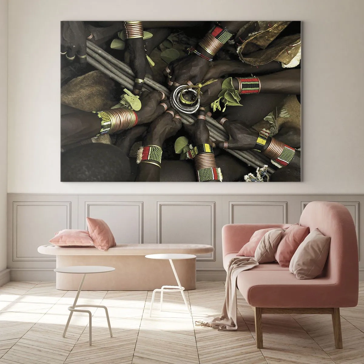 Impression sur verre - Image sur verre - Mains avec des bracelets tenant un récipient dans un geste rituel - 70x50cm - Nous sommes ensemble - Décoration murale moderne pour le salon et la chambre ARTTOR