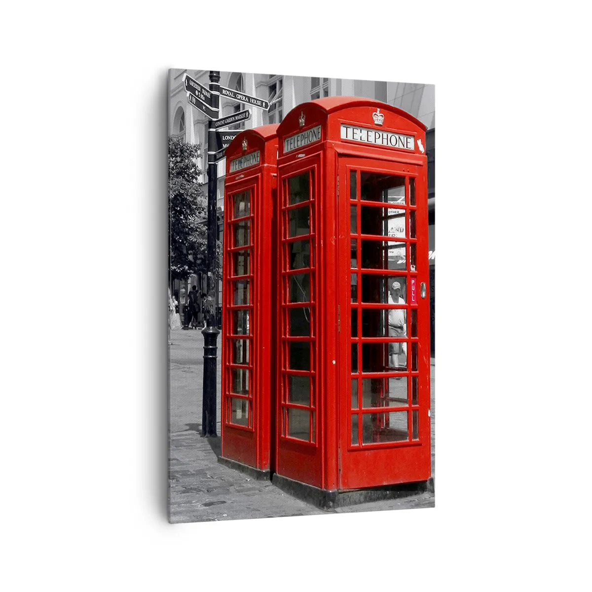 Impression sur toile - Image sur toile - Cabines téléphoniques rouges sur fond urbain noir et blanc. - 80x120cm - Cabines téléphoniques rouges - Décoration murale moderne pour le salon et la chambre ARTTOR