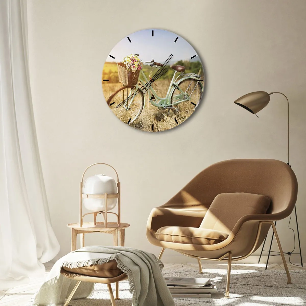 Horloge murale - Pendule murale - Un vélo avec un panier rempli de fleurs dans un champ par une journée ensoleillée - 30x30cm - Je vais rester un petit moment - Décoration murale moderne pour le salon, la cuisine et la chambre ARTTOR