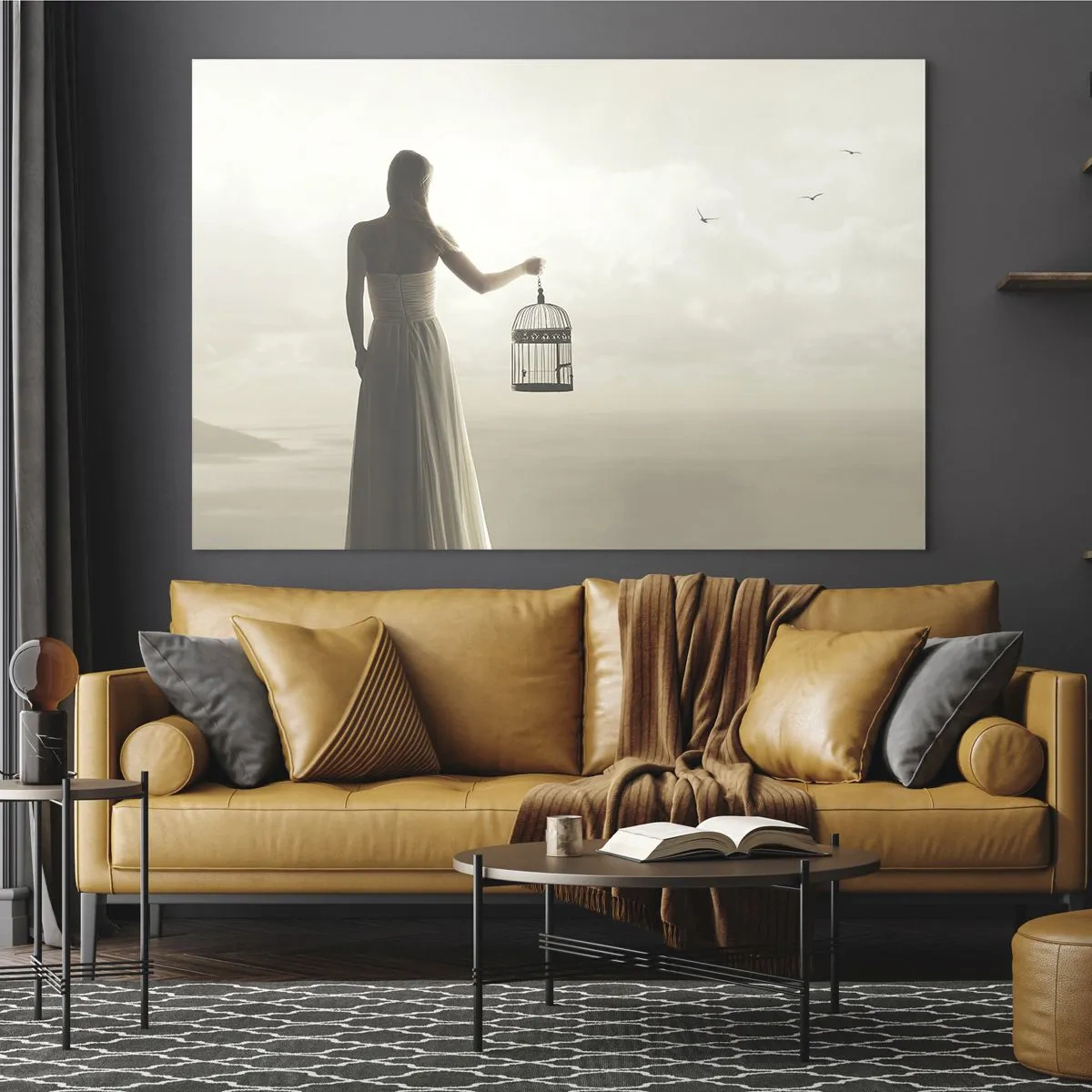 Impression sur verre - Image sur verre - Une femme avec une cage regardant les oiseaux s'envoler dans le ciel - 120x80cm - Soi libre - Décoration murale moderne pour le salon et la chambre ARTTOR