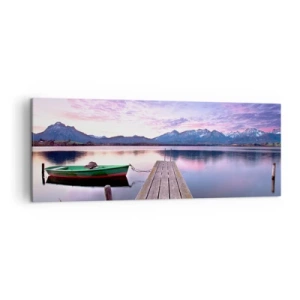 Impression sur toile - Image sur toile - Une jetée en bois avec un bateau sur un lac entouré de montagnes au coucher du soleil - 140x50cm - Silence amical - Décoration murale moderne pour le salon et la chambre ARTTOR