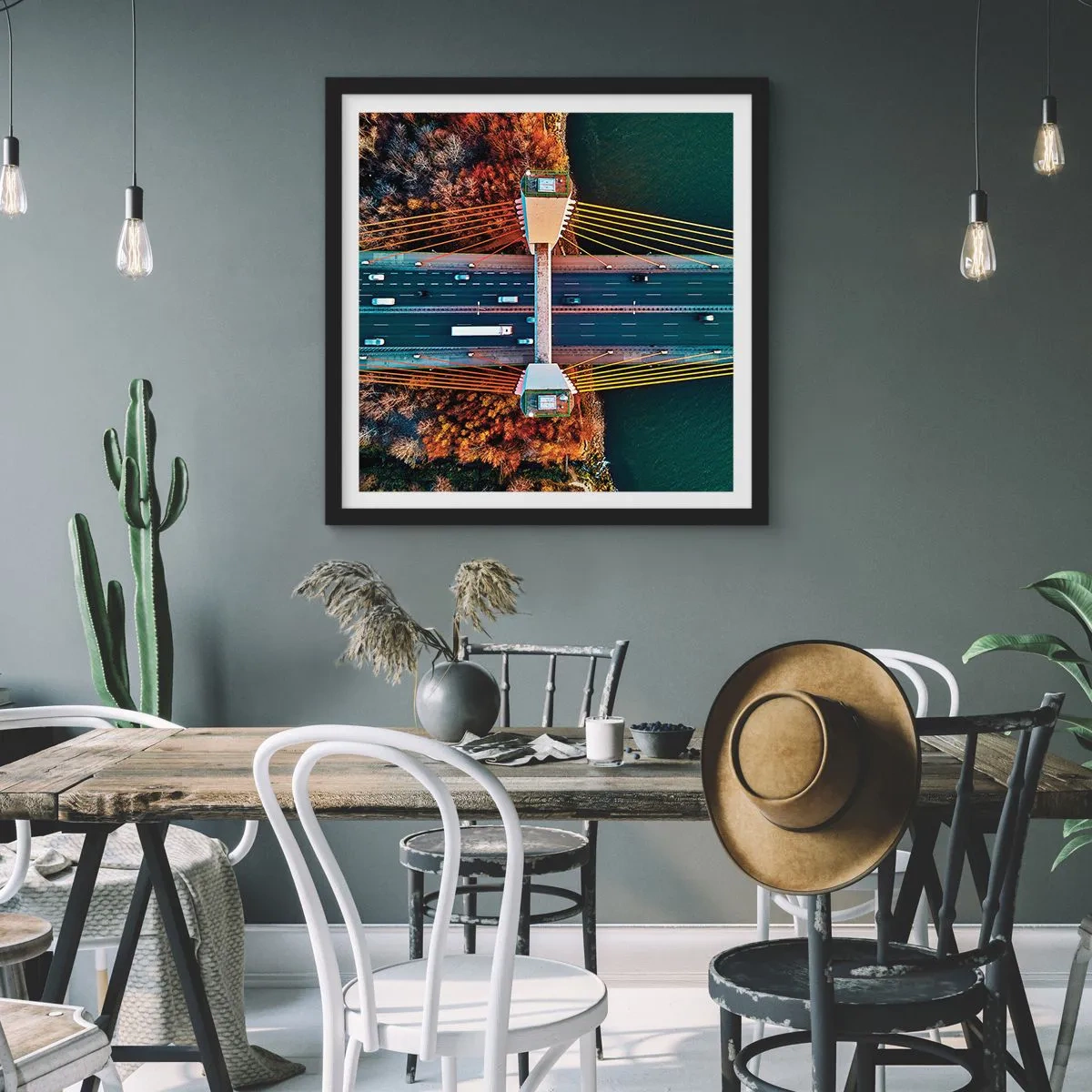 Affiche dans un cadre noir - Poster - Au dessus de l'eau et de la forêt - 60x60 cm