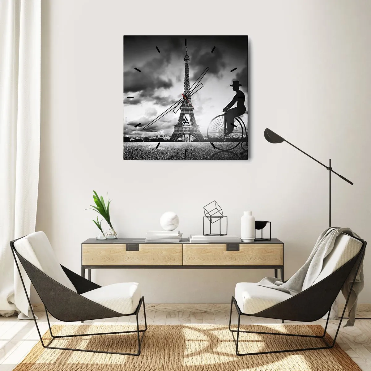 Horloge murale - Pendule murale - Image en noir et blanc d'un vélo rétro avec la tour Eiffel en arrière-plan - 30x30cm - Nostalgie de la Belle Epoque - Décoration murale moderne pour le salon et la chambre ARTTOR