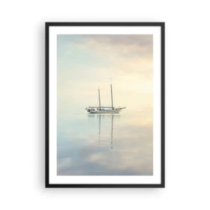 Affiche dans un cadre noir - Poster - Un navire sur une mer calme avec un doux reflet - 50x70cm - Dans une mer de silence - Décoration murale moderne pour le salon et la chambre ARTTOR