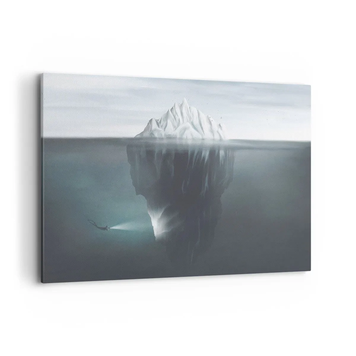 Impression sur toile - Image sur toile - Un iceberg dans l'eau avec un plongeur et un projecteur sous la surface. - 120x80cm - Mystère sous-marin - Décoration murale moderne pour le salon et la chambre ARTTOR