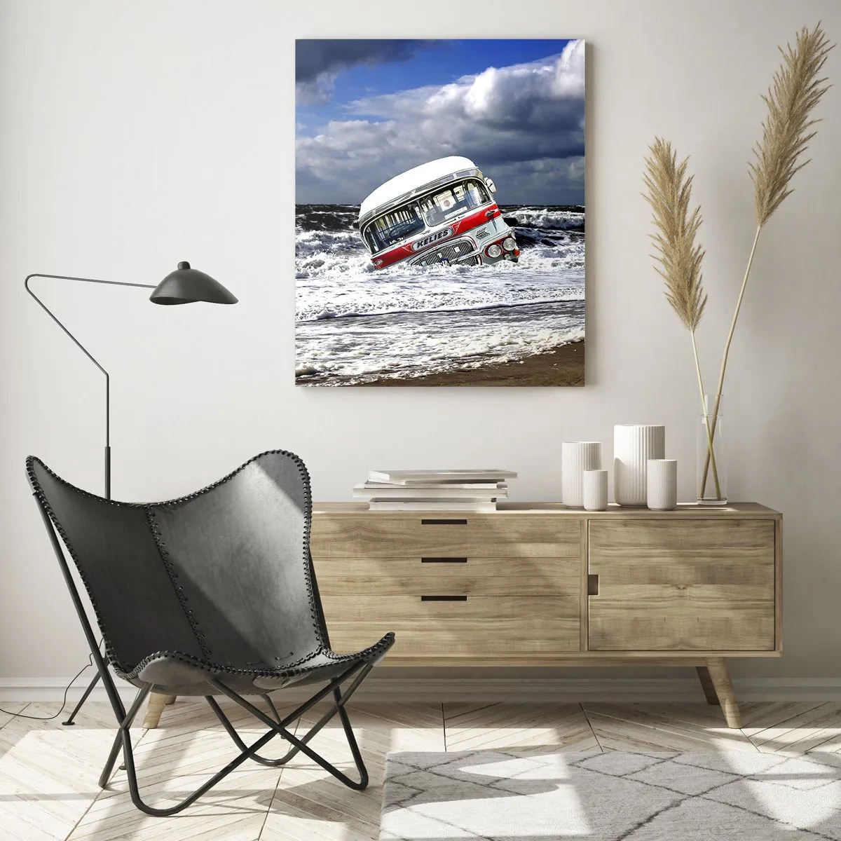 Impression sur verre - Image sur verre - Un vieux bus dans les eaux d'une mer agitée - 50x70cm - Et qu'est-ce qui vous étonne ? - Décoration murale moderne pour le salon et la chambre ARTTOR