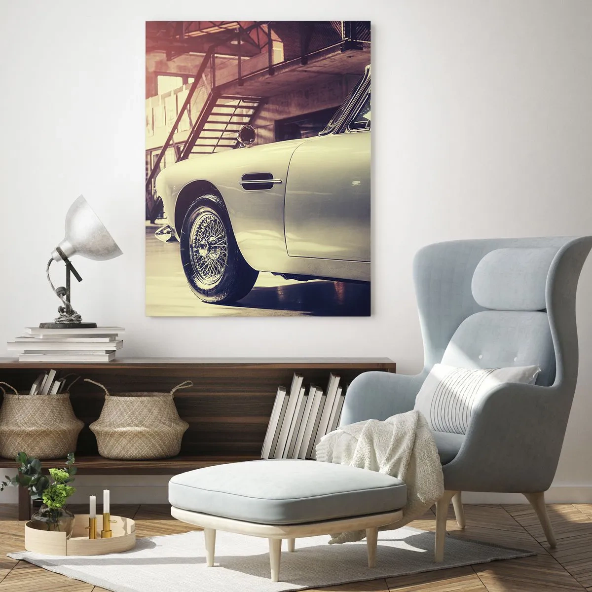Impression sur verre - Image sur verre - Une voiture classique dans un intérieur de garage élégant - 50x70cm - Les classiques ne vieillissent pas - Décoration murale moderne pour le salon et la chambre ARTTOR