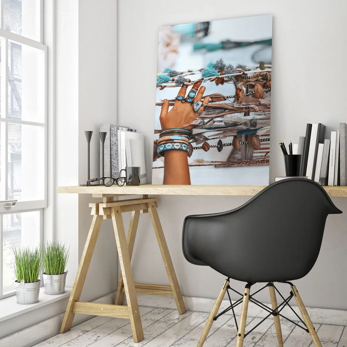 Impression sur verre - Image sur verre - Main avec des bijoux bohèmes touchant une décoration ethnique - 50x70cm - Trésor local - Décoration murale moderne pour le salon et la chambre ARTTOR