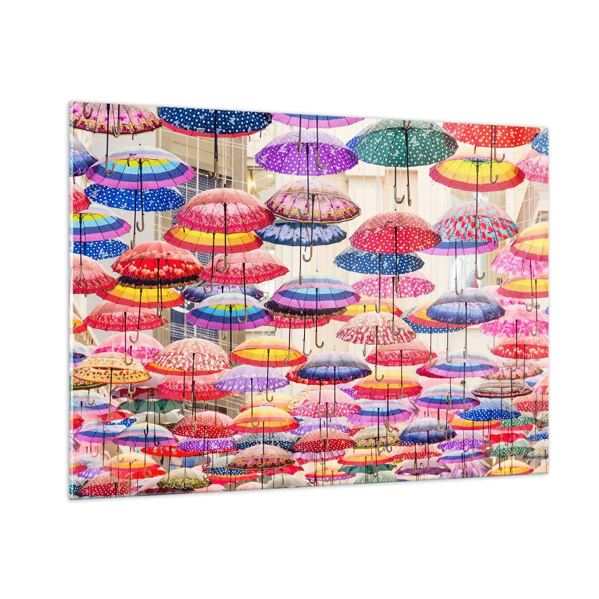 Impression sur verre - Image sur verre - Une photographie de parapluies colorés suspendus dans l'air. - 100x70cm - Prairie de la ville - Décoration murale moderne pour le salon et la chambre ARTTOR