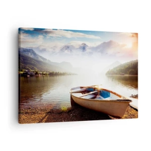 Impression sur toile - Image sur toile - Un bateau sur la rive d'un lac avec vue sur les montagnes le matin - 70x50cm - Au bord de la grande et limpide eau - Décoration murale moderne pour le salon et la chambre ARTTOR