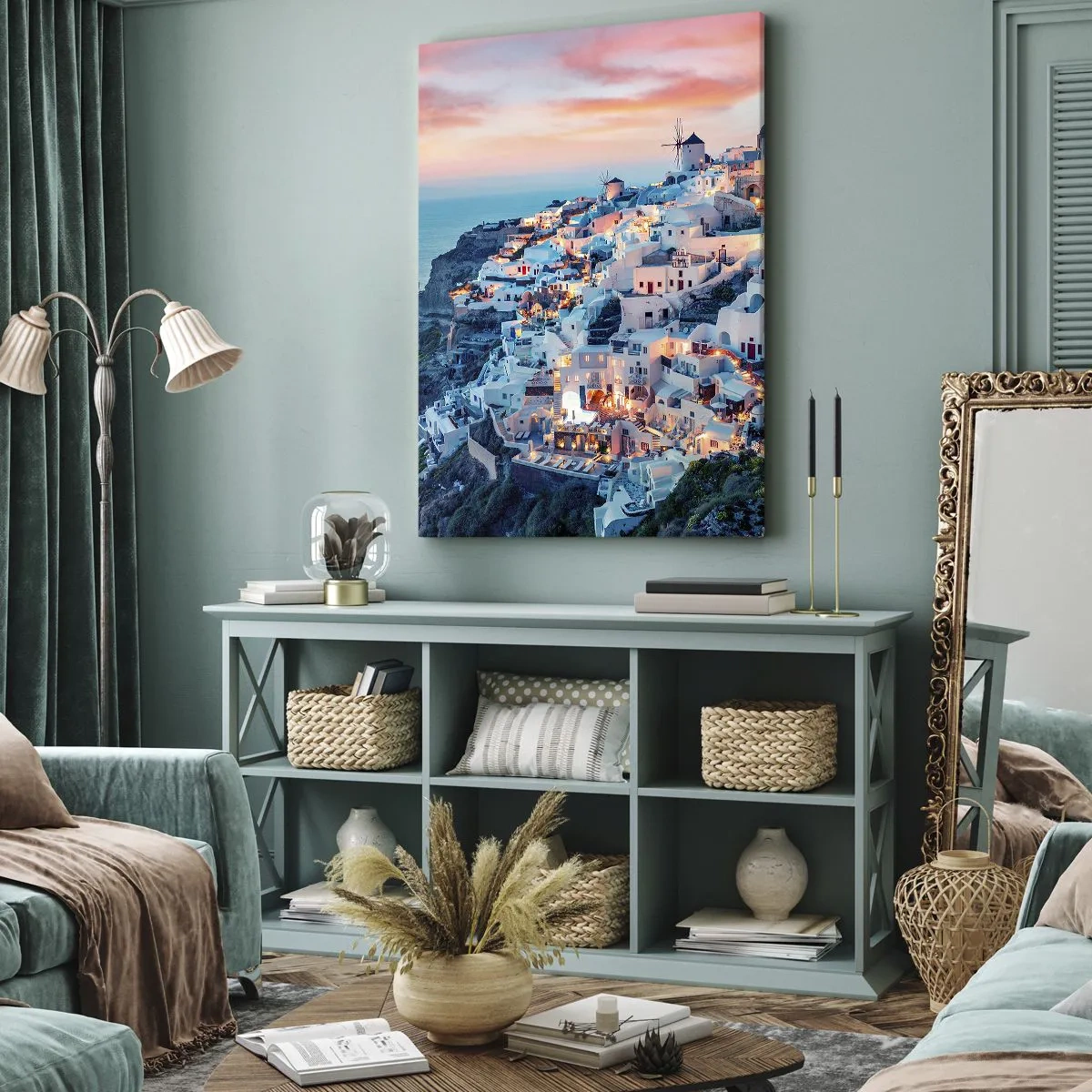 Impression sur toile - Image sur toile - Santorin au coucher du soleil avec des bâtiments blancs sur la colline - 80x120cm - Vos grandes vacances en Grèce - Décoration murale moderne pour le salon et la chambre ARTTOR
