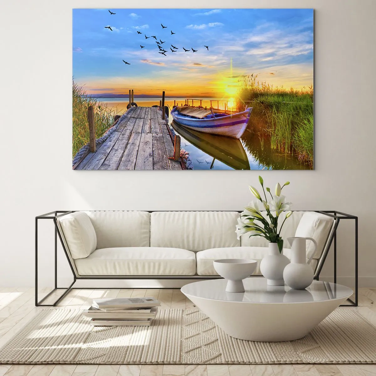 Impression sur verre - Image sur verre - Jetée en bois sur un lac avec un bateau au lever du soleil - 100x70cm - Au revoir, à demain - Décoration murale moderne pour le salon et la chambre ARTTOR