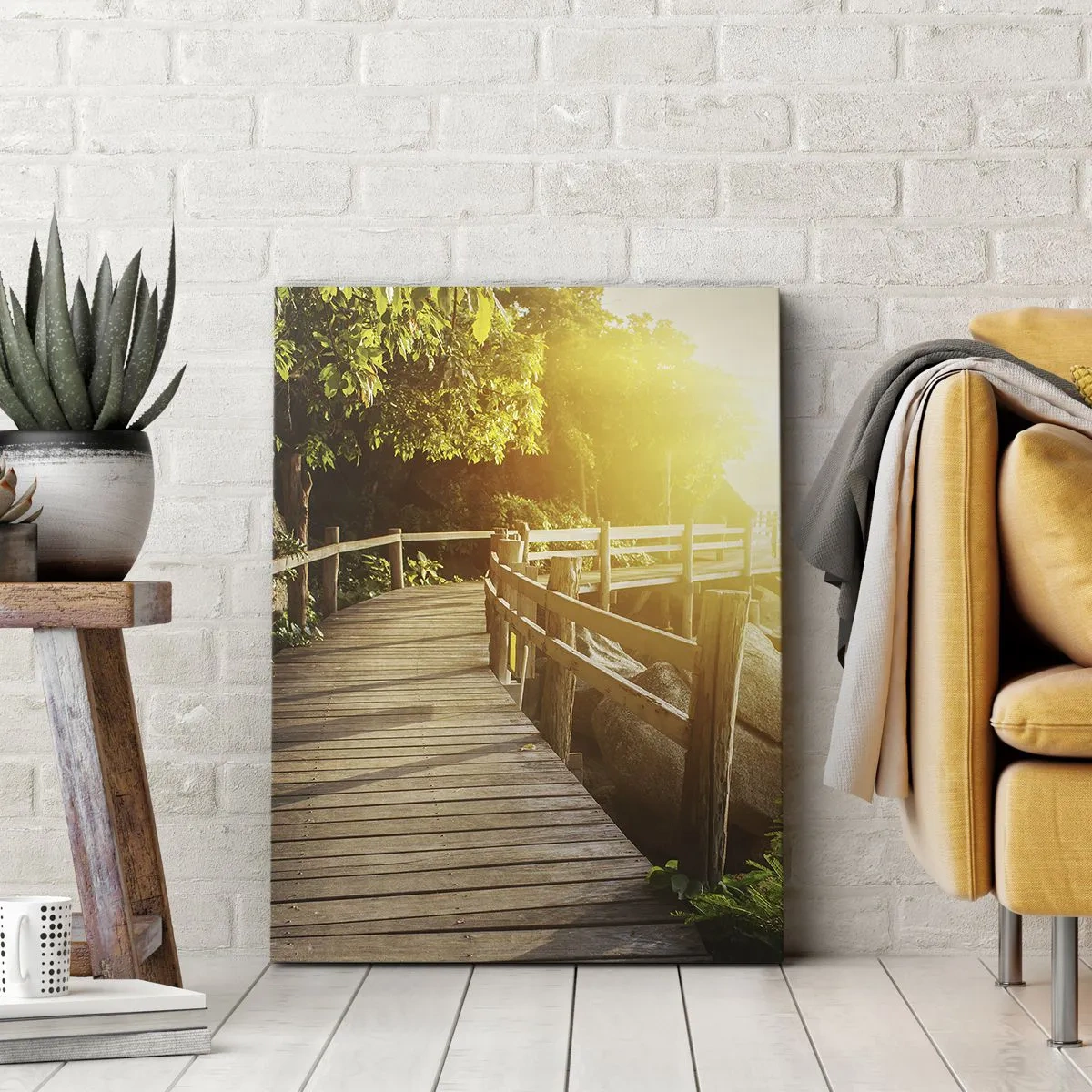 Impression sur toile - Image sur toile - Un pont en bois au milieu de la verdure menant à la mer sous les rayons du soleil - 70x100cm - Un autre tour, un autre miracle - Décoration murale moderne pour le salon et la chambre ARTTOR
