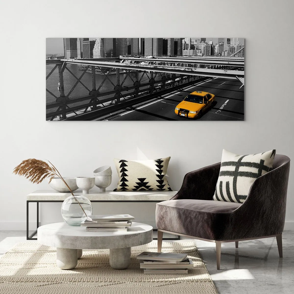 Impression sur verre - Image sur verre - Taxi jaune sur un pont avec vue sur les toits de New York - 140x50cm - Couleur de la grande ville - Décoration murale moderne pour le salon et la chambre ARTTOR