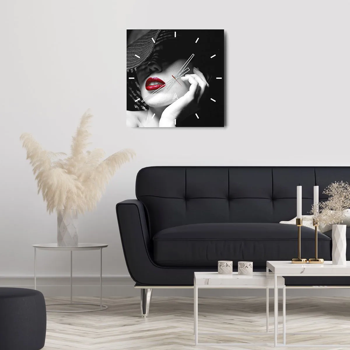 Horloge murale - Pendule murale - Portrait noir et blanc d'une femme aux lèvres rouges - 30x30cm - Étude écarlate - Décoration murale moderne pour le salon et la chambre ARTTOR