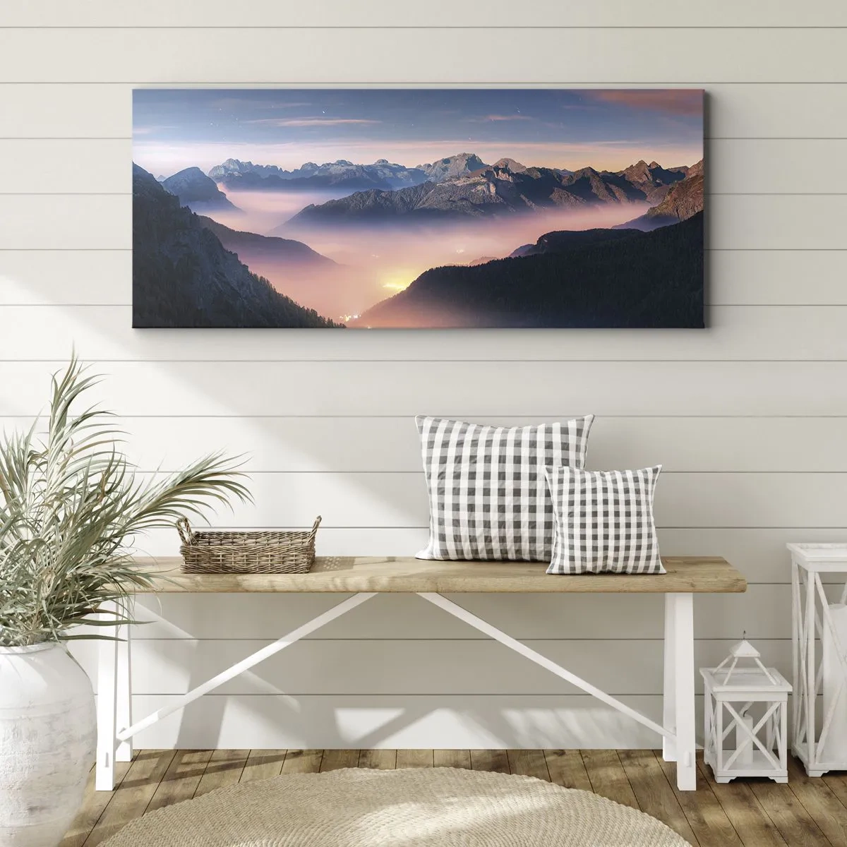 Impression sur toile - Image sur toile - Un paysage de montagne avec une vallée remplie de brouillard - 140x50cm - Lumière dans les vallées - Décoration murale moderne pour le salon et la chambre ARTTOR