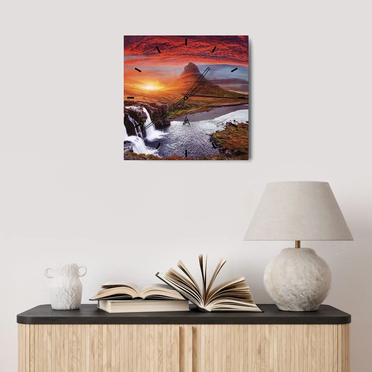 Horloge murale - Pendule murale - Vue de la terre du milieu - 40x40 cm