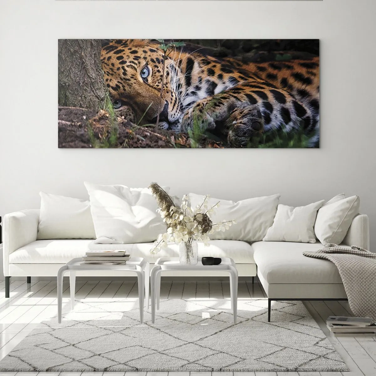 Impression sur verre - Image sur verre - Un léopard couché à l'ombre des arbres - 120x50cm - Fais-moi confiance - Décoration murale moderne pour le salon et la chambre ARTTOR