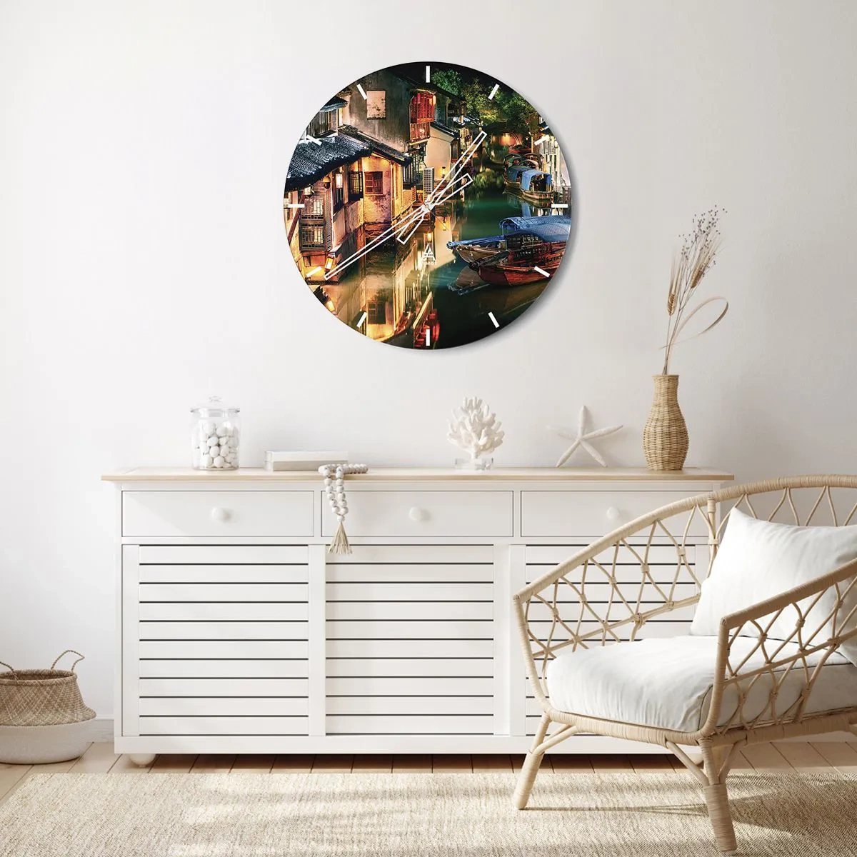 Horloge murale - Pendule murale - Canal atmosphérique avec bateaux et architecture chinoise la nuit - 30x30cm - Soirée dans une rue chinoise - Décoration murale moderne pour le salon, la cuisine et la chambre ARTTOR