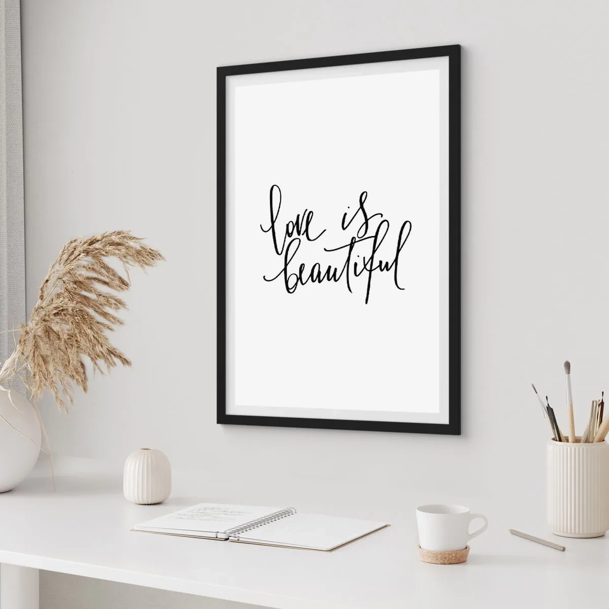 Affiche dans un cadre noir - Poster - L'amour est beau - inscriptions sur fond blanc - 50x70cm - Lire et répéter - Décoration murale moderne pour le salon et la chambre ARTTOR