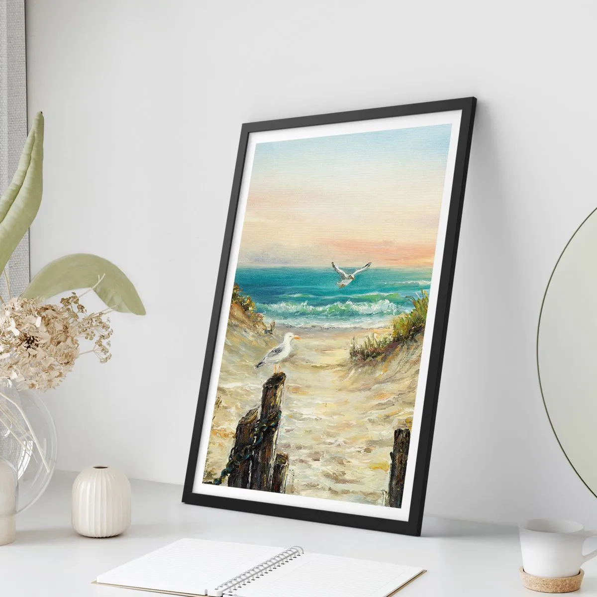 Affiche dans un cadre noir - Poster - Plage avec mouettes et vagues au coucher du soleil - 50x70cm - Retraite au calme - Décoration murale moderne pour le salon et la chambre ARTTOR