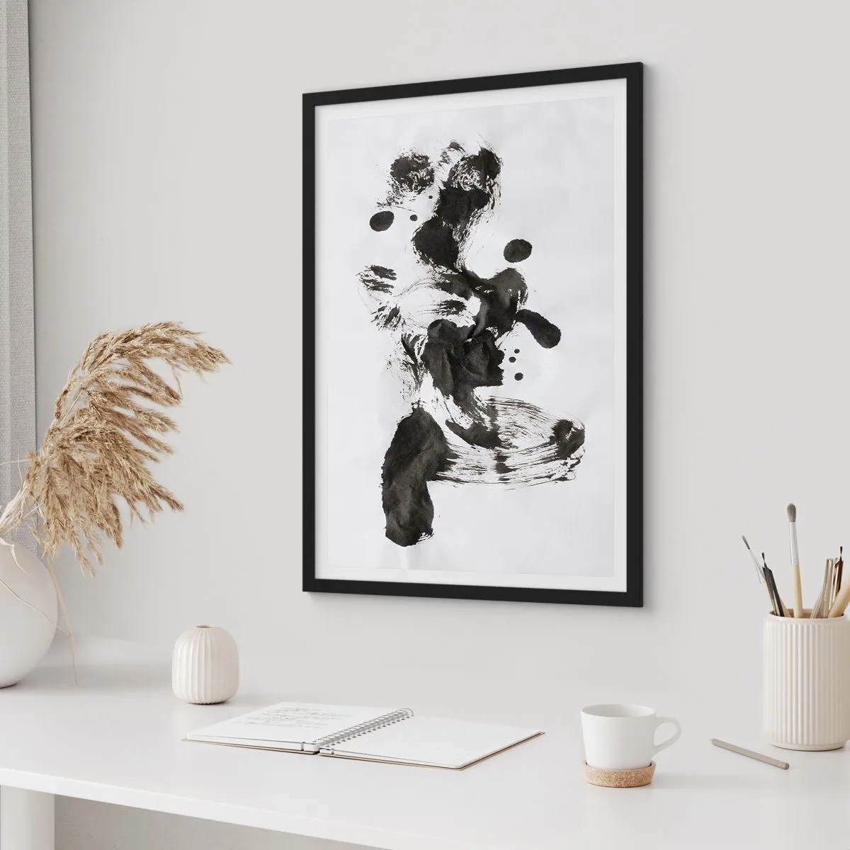 Affiche dans un cadre noir - Poster - Abstraction en noir et blanc dans le style de l'expressionnisme - 50x70cm - De la méthode dans la folie ? - Décoration murale moderne pour le salon et la chambre ARTTOR