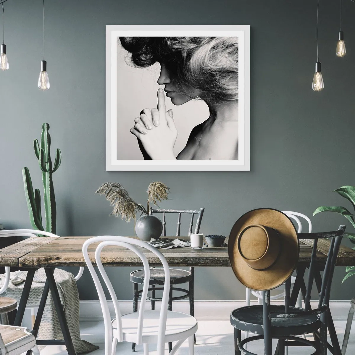 Affiche dans un cadre blanc - Poster - A l'écoute d'elle-même - 60x60 cm