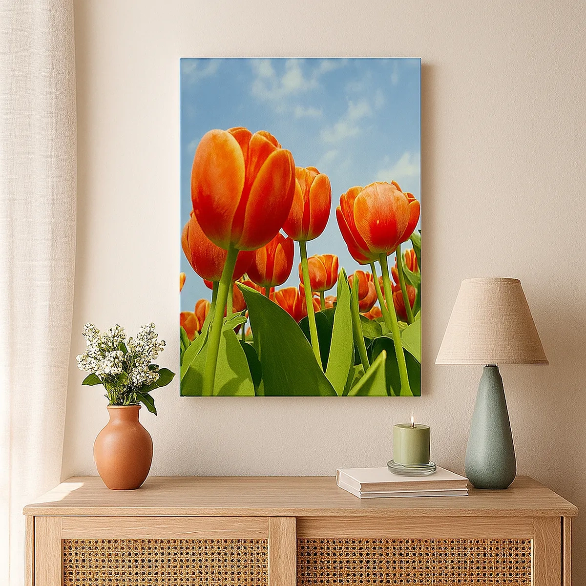 Impression sur toile - Image sur toile - Un champ de tulipes rouges et oranges contre un ciel bleu - 50x70cm - A part le ciel bleu, ils n'ont besoin de rien dans leur vie - Décoration murale moderne pour le salon et la chambre ARTTOR
