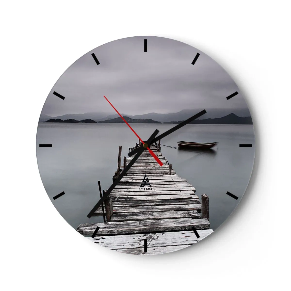 Horloge murale - Pendule murale - Une jetée en bois sur un lac calme avec un bateau en arrière-plan - 30x30cm - Tu peux partir demain - Décoration murale moderne pour le salon, la cuisine et la chambre ARTTOR