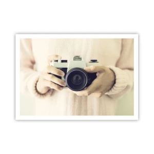 Affiche - Poster - Appareil photo rétro tenu en main sur un fond clair - 100x70cm - Pour voir plus ... - Décoration murale moderne pour le salon et la chambre ARTTOR